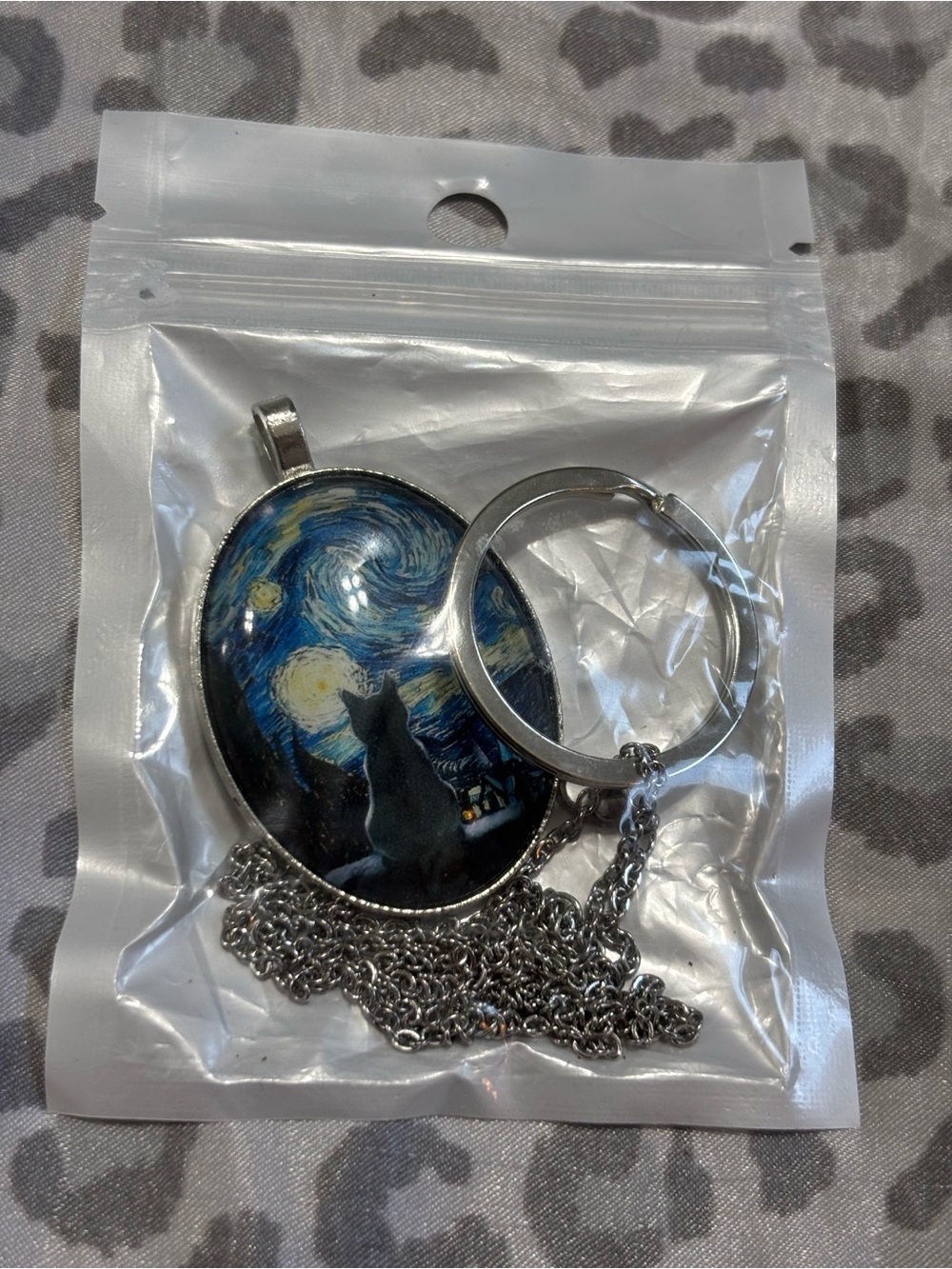 Silver Cat Silhouette 'Starry Night' Oval Pendant Necklace/Keychain - Blue